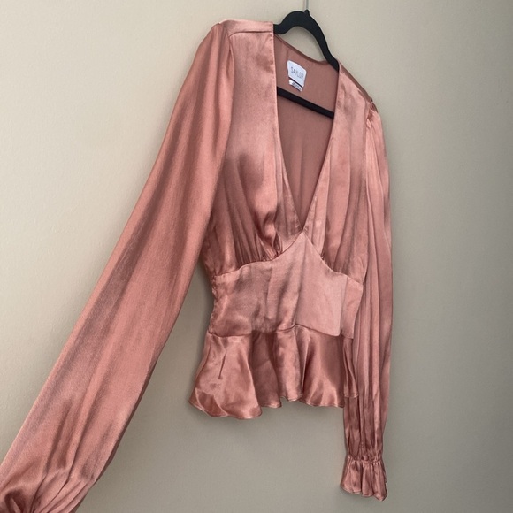 Saylor Pink Satin Long Sleeve Deep V Peplum Blouse Top size Medium - Picture 5 of 9